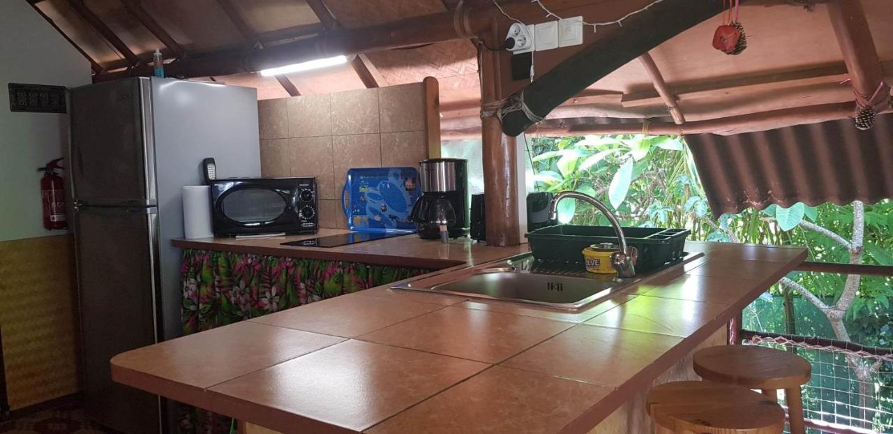 Location " La Pirogue " Maison D'Hotes A Moorea Haapiti Exteriör bild